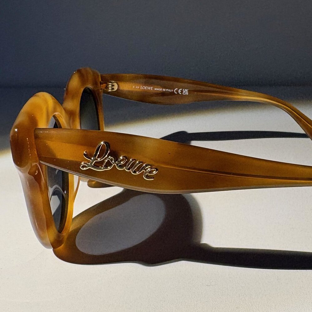Loewe tortoise pattern sunglasses- a major celebrity trend worn by trendsetters